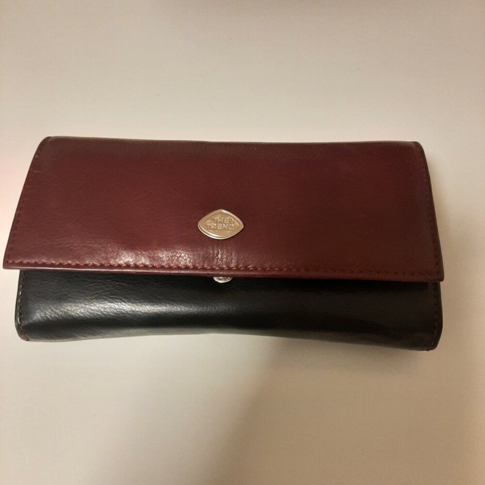 Ladies leather wallet